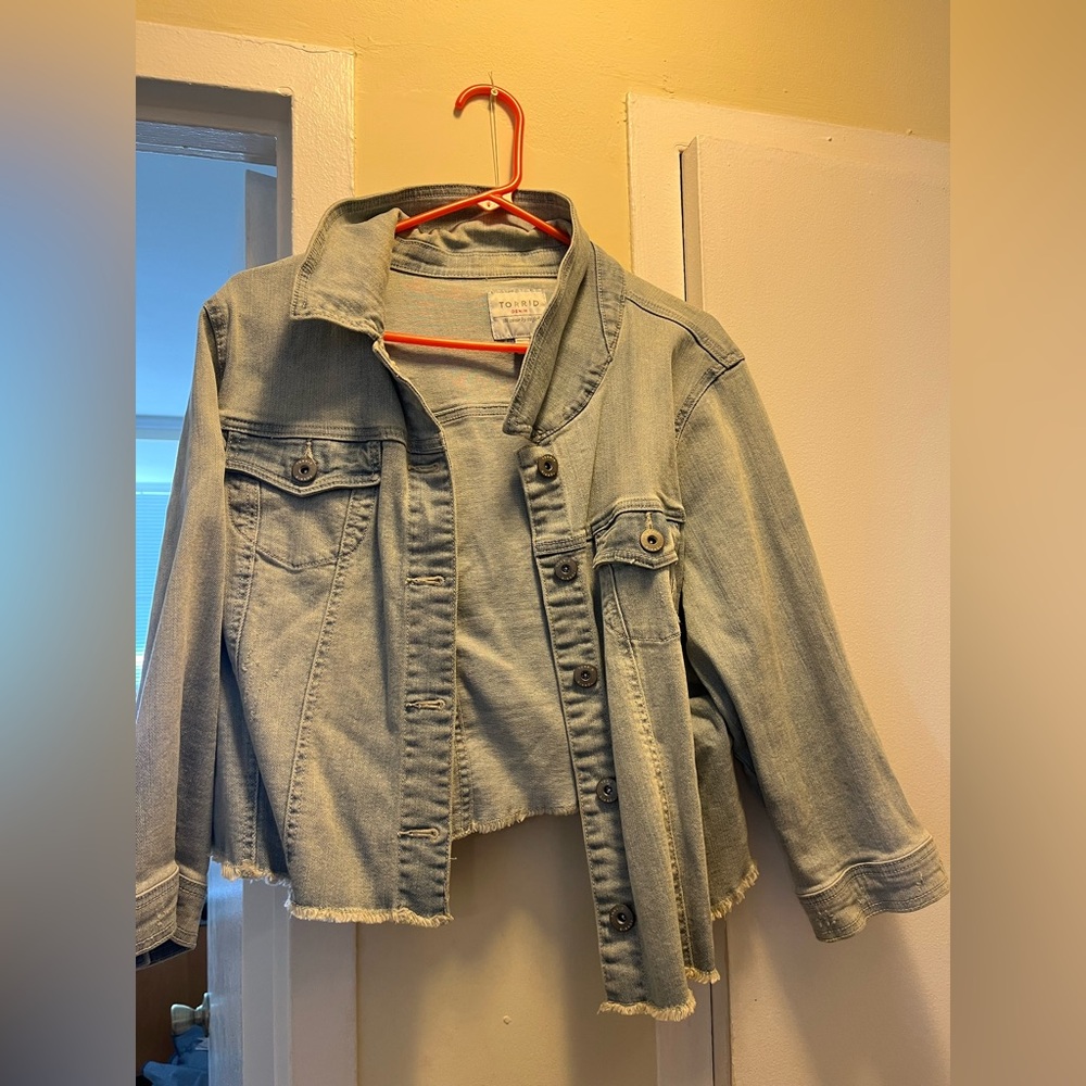 Torrid Cropped Light Blue Denim Jacket size 3